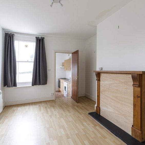 1 Bed Flat - Photo 1
