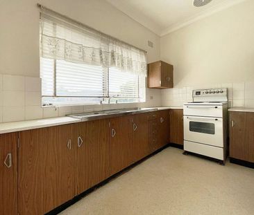 Convenient Living in the Heart of Allawah - Photo 4