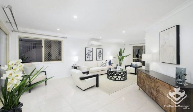 Stunning Family Living in "The Avenue" - Sunnybank Hills Primary Catchment! - Photo 1