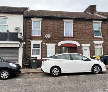 3 bedroom terraced house to rent - Photo 4
