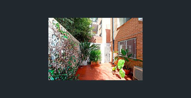 Security one bedroom with courtyard - Photo 1