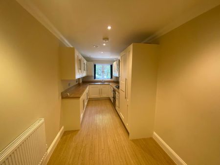 2 bedroom ground floor flat to rent - Photo 5