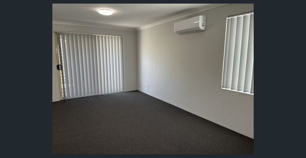 SPACIOUS FAMILY HOME WITH POWERED WORKSHOP AVAILABLE NOW - Photo 1