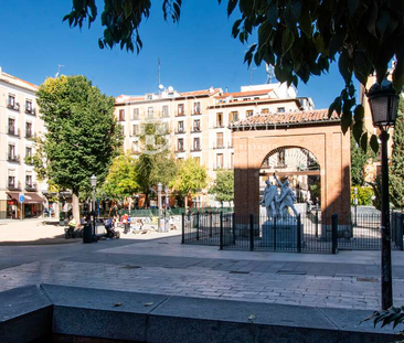 Studio with balcony in the heart of Malasaña - University - Photo 4