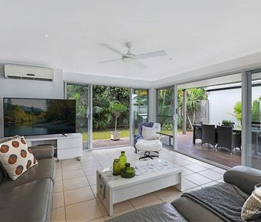 IMMACULATE FAMILY HOME ON KAWANA ISLAND WITH POOL MAINTENANCE INCLUDED - Photo 2