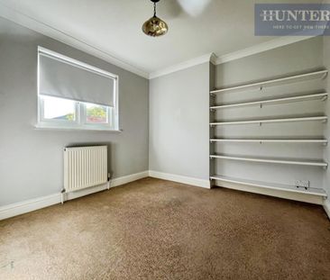 3 bedroom Flat To Let - Photo 2