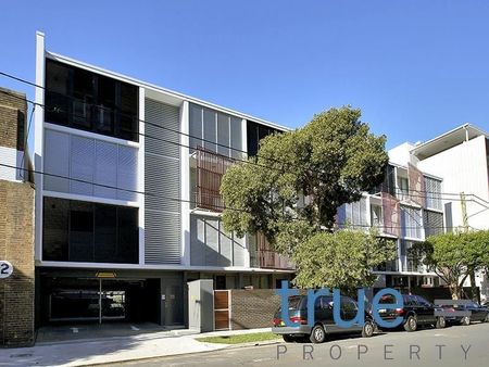 STUNNING SPLIT- LEVEL DUAL ASPECT EXECUTIVE APARTMENT - Photo 3