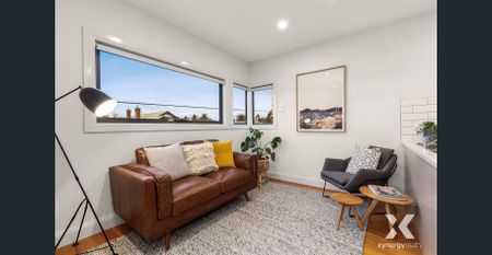 Charming Two-Bedroom in West Footscray’s Heart - Photo 2