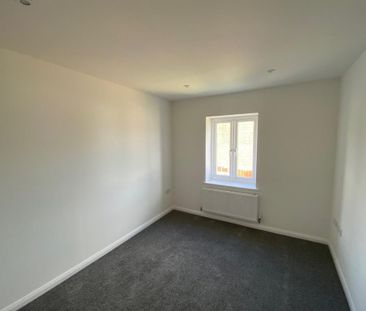 2 bedroom semi-detached house to rent - Photo 4