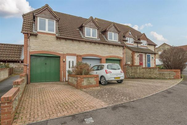 1 bedroom coach house to rent - Photo 1