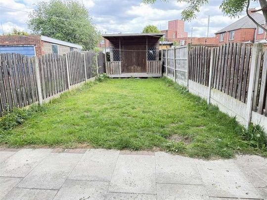 Laithes Crescent, Barnsley, S71 - Photo 1