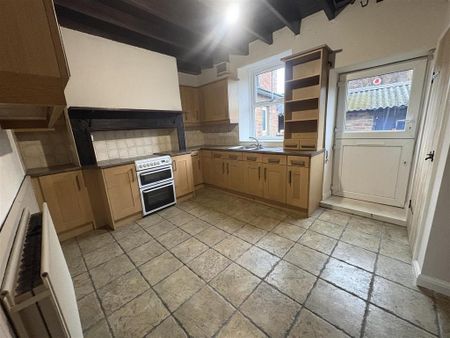 2 bedroom terraced house to rent - Photo 4