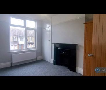 4 bedroom flat to rent - Photo 3