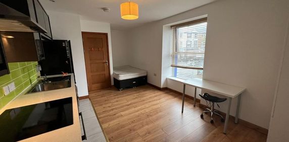 Studio to rent - Photo 2