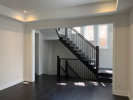 For Lease - 38 Hayeraft Street, Whitby, Ontario - Photo 4