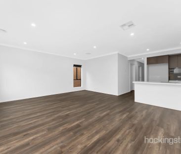 BRAND NEW COSY FAMILY HOME IN HEART OF ROCKBANK - Photo 2