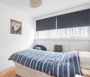 2 Bed Semi-Detached House, St. Mary's Approach, E12 - Photo 3