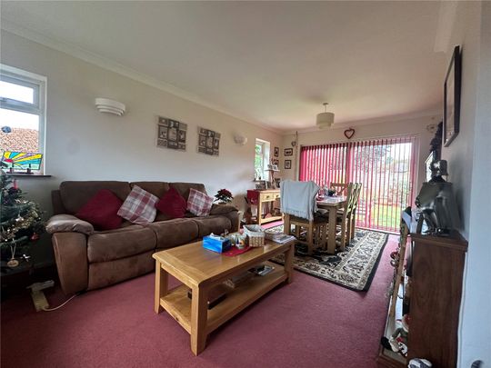 2 bedroom bungalow to rent - Photo 1