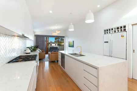 Style, Comfort & Modern Living - Photo 2