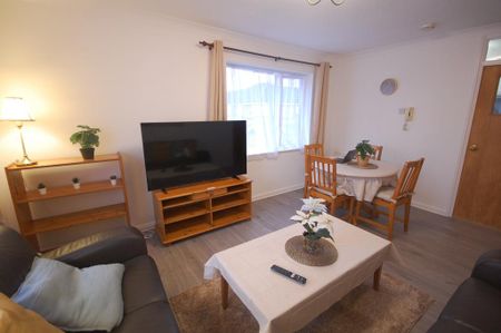 2 bedroom flat to rent - Photo 3