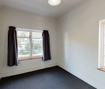 Central 2 Bedroom Art Deco Apartment - Photo 1