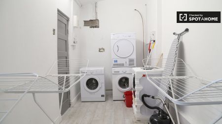 Rooms for rent in 5-bedroom apartment in Whitehall, Dublin - Photo 5