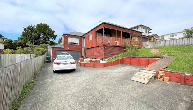 Beautiful 4 Bedroom House in Blockhouse Bay - Photo 1