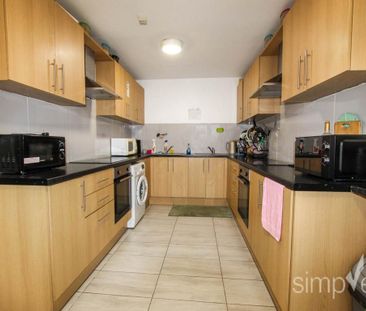1 bedroom in a house share to rent - Photo 1