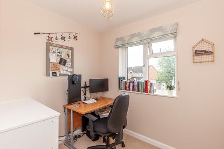 3 bedroom semi-detached house to rent - Photo 3