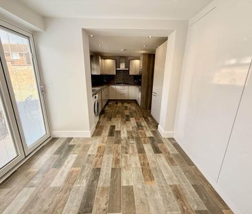 4 bedroom detached house to rent - Photo 5