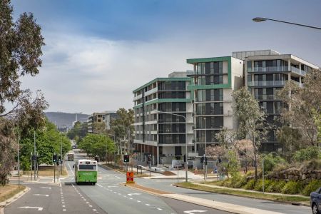 Two-Bedroom Apartment with Stunning Views - Photo 2