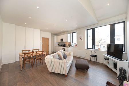 2 Bed Flat, Old York Road, SW18 - Photo 2