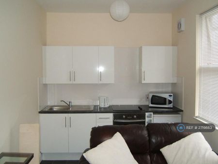 1 bedroom flat to rent - Photo 3