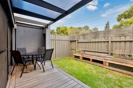 1/8 Dawson Avenue, Footscray - Photo 2