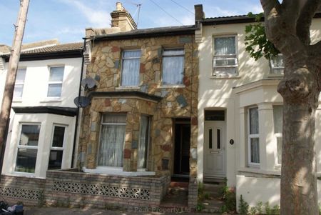 1 Bed - Room 1, Hartington Place, Southend On Sea - Photo 2