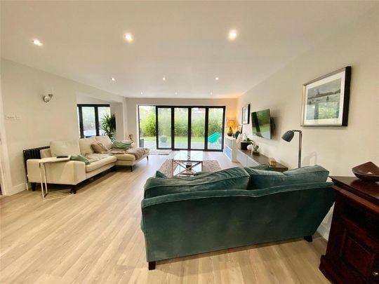 4 bedroom detached house to rent - Photo 1