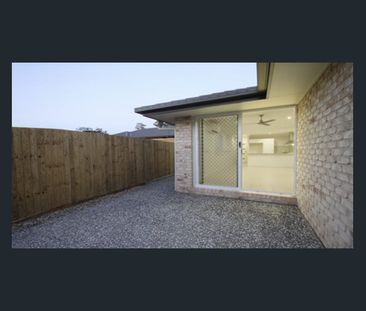 Ground Floor living with spacious courtyard - Photo 2