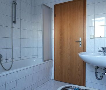 Dachgeschosswohnung im Grünen - fantastischer Ausblick inklusive! - Foto 4