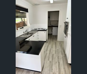 Charming 3-Bedroom Home in Leafy Healesville - Photo 5