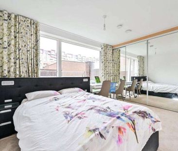 Discover this beautifully presented and exceptionally spacious four... - Photo 4