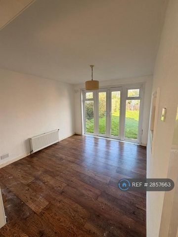 3 bedroom detached house to rent - Photo 2