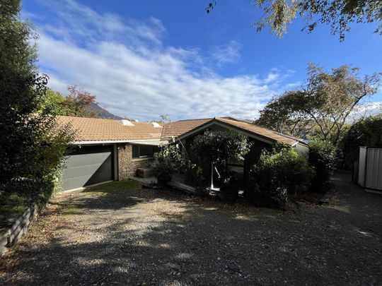 Lake Hayes home with views - Photo 1