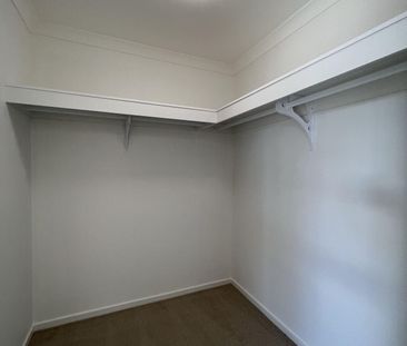 4 Bedroom Family Home! - Photo 6