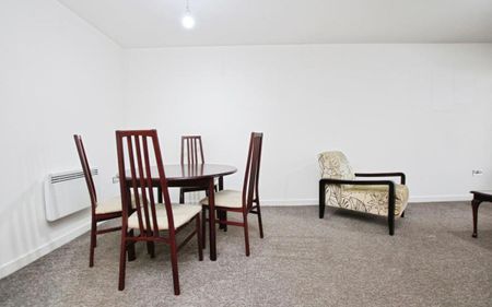 A furnished two bedroom property within walking distance of the city centre and Temple Meads. - Photo 2