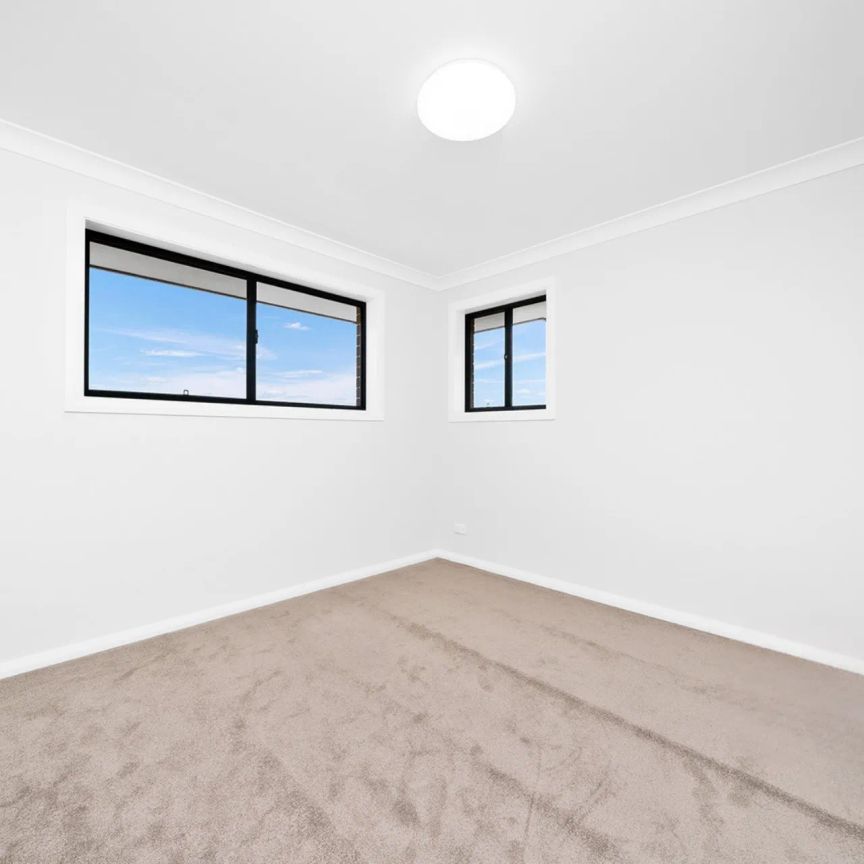 Nearly new 4 bedrooms in great location - Photo 1