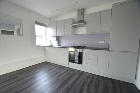 1 bedroom Apartment to rent - Photo 2