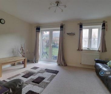 3 bedroom semi-detached house to rent - Photo 2