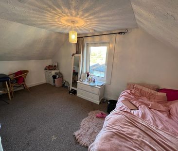 4 bedroom semi-detached house to rent - Photo 2