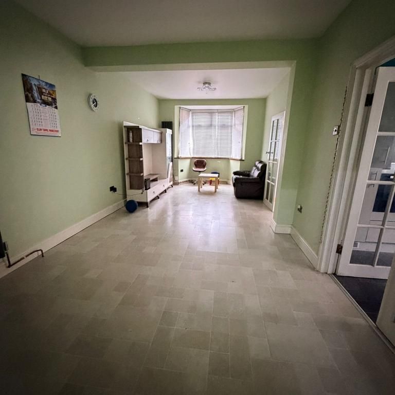 4 bedroom bungalow to rent - Photo 1