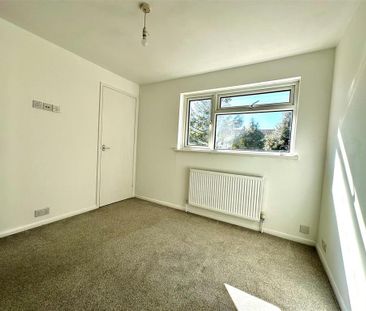2 bedroom end of terrace house to rent - Photo 5